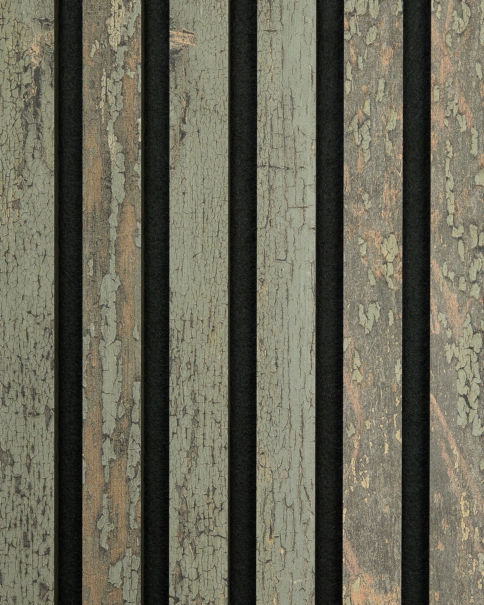 Nahaufnahme von Akupanel Rebel Muster in Grey Oxide von WoodUpp, die vertical Akustikholzpaneele mit rustikaler, verwitterter Struktur und abblätterndem grey Finish zeigt.