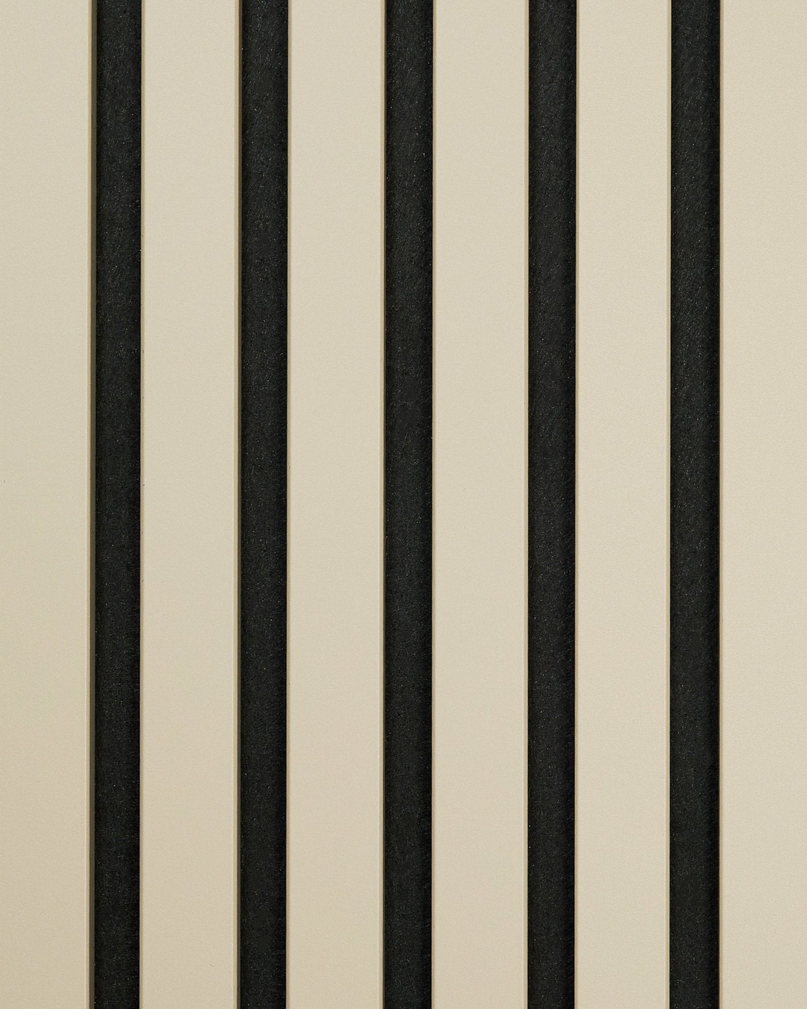 Minimalistisches geometrisches Muster aus beige und black Streifen auf dem Akustikpaneel aus Holz Hue | Sample / Stone von WoodUpp.
