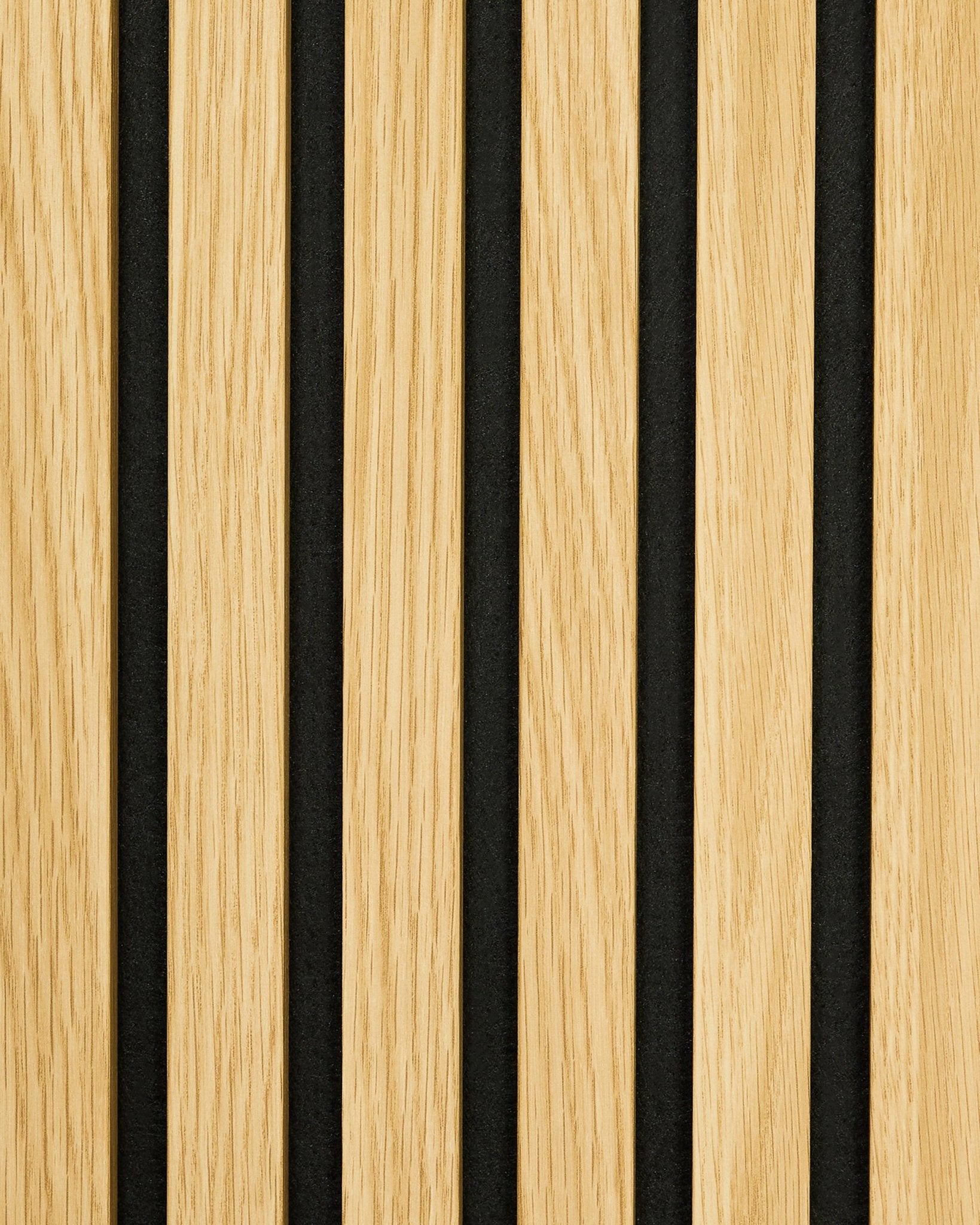 Akupanel Akustikpaneel Muster in Southern Oak mit vertical hellen Holzlamellen und gleichmäßigen black Abständen für eine minimalistische, nordisch inspirierte Streifenoptik.