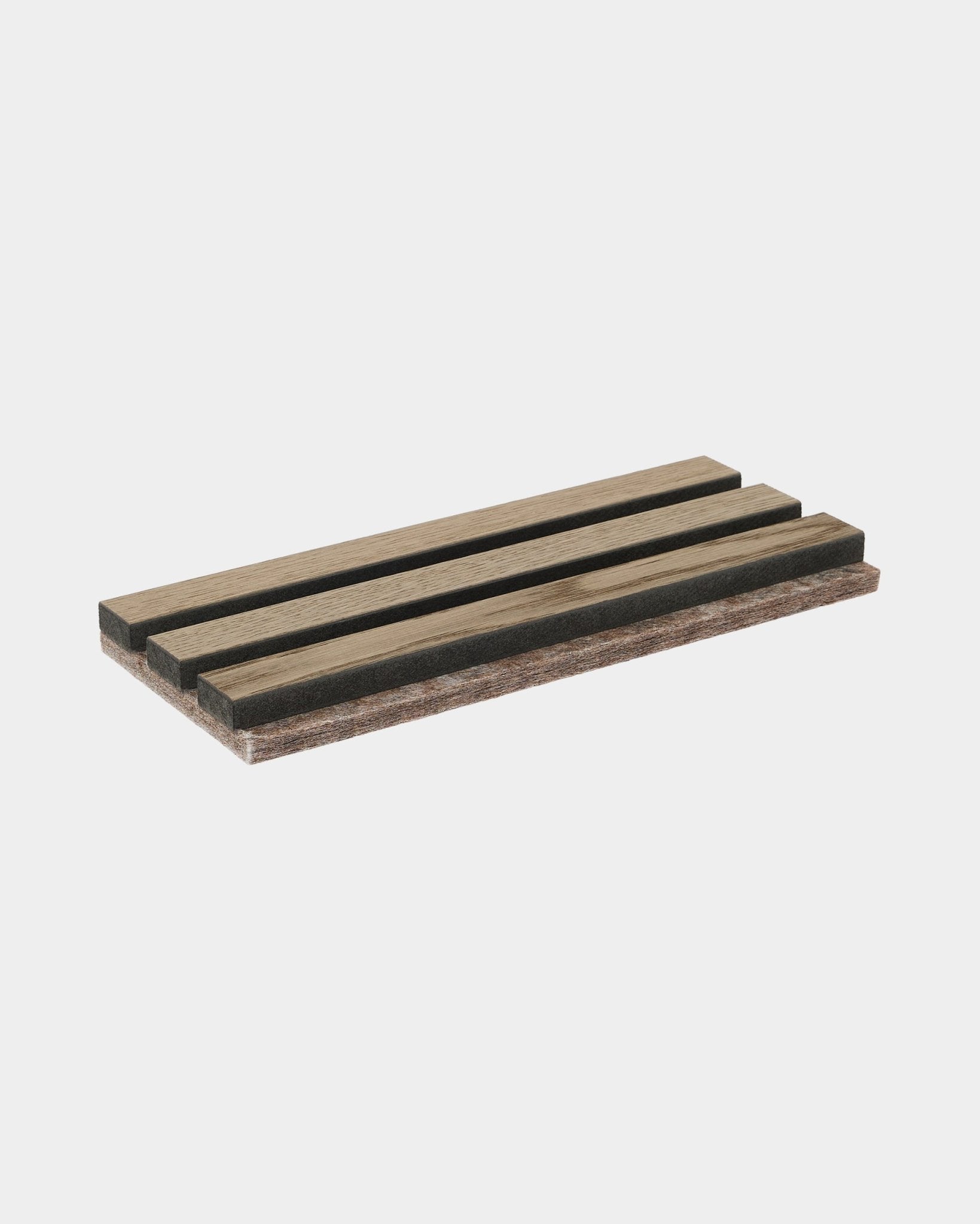 WoodUpp Tonal-Muster in Grey Oak, eine Seifenschale aus Bambusleisten mit offenen Ablaufschlitzen und abwechselnd hellen und dunklen Holztönen.
