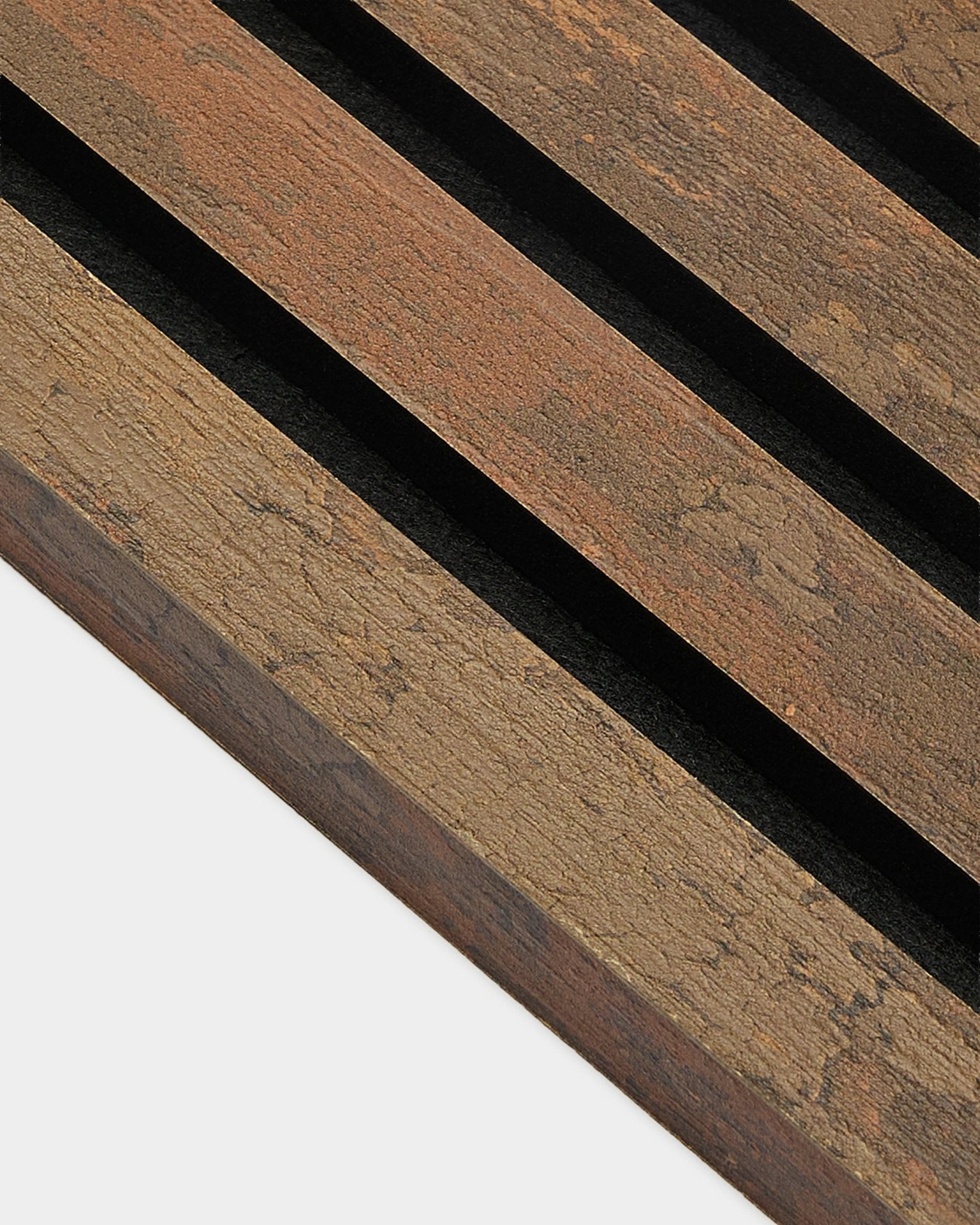 Nahaufnahme von WoodUpp End Lamella in Oxide Copper, 2,2 cm – strukturierte Akustik-Holzlamellen mit black Abständen, konzipiert für die Akupanel Wandmontage.