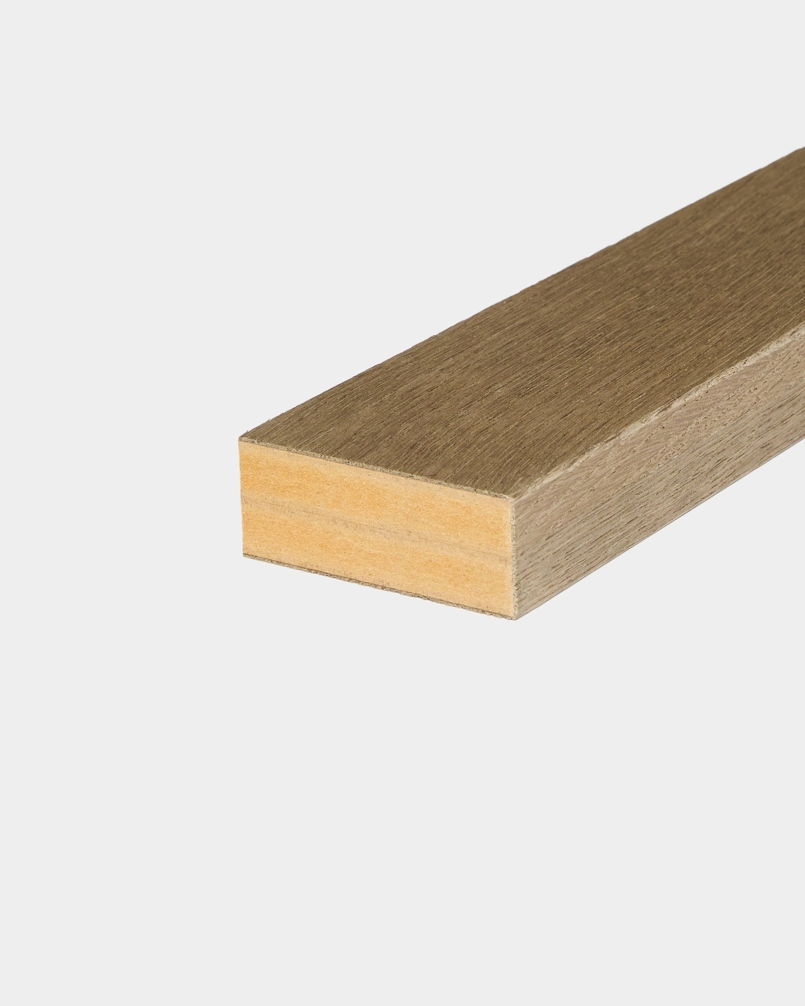 WoodUpp Endlamelle in Rustic grey oak, 6,7 cm breit, als Abschlussstück für Akupanel Akustik-Holzpaneele oder Paneelwand-Installationen konzipiert.