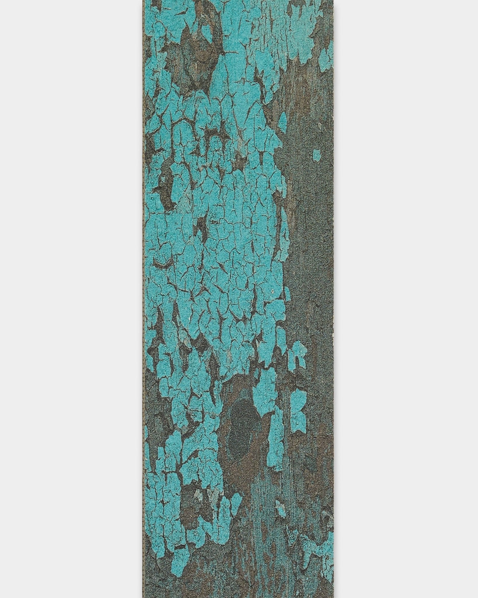 WoodUpp Lamella in Oxide Blue, 240 cm Lamelle für die Akupanel Installation, entwickelt für Kantenabschlüsse oder den Austausch von Lamellen mit verwittertem Türkis-Finish.