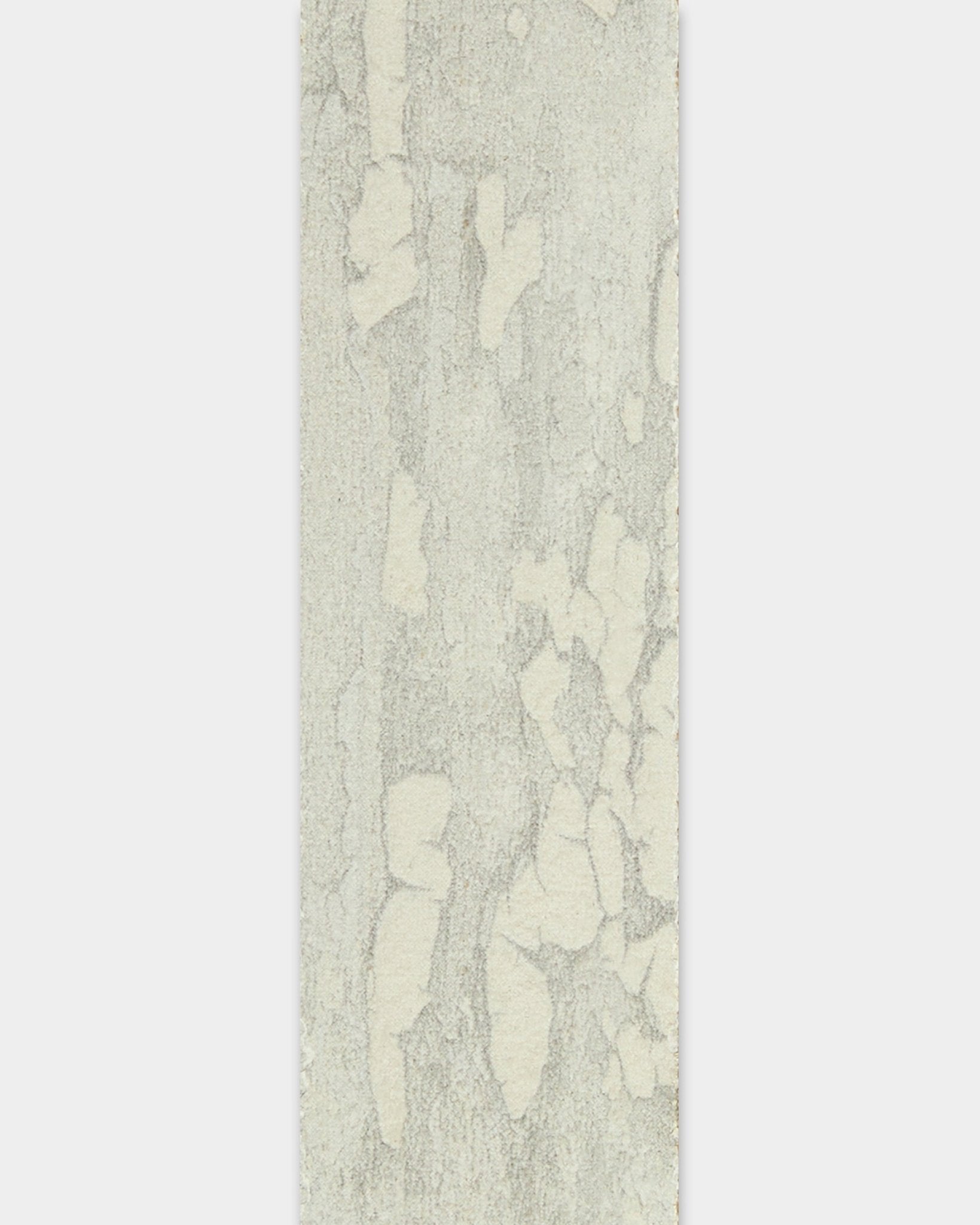 WoodUpp Lamella / Oxide White 240 cm Akustikpaneel mit einer rechteckigen, hellgrauen und cremeweißen abstrakten Struktur mit natürlicher Steinoptik.