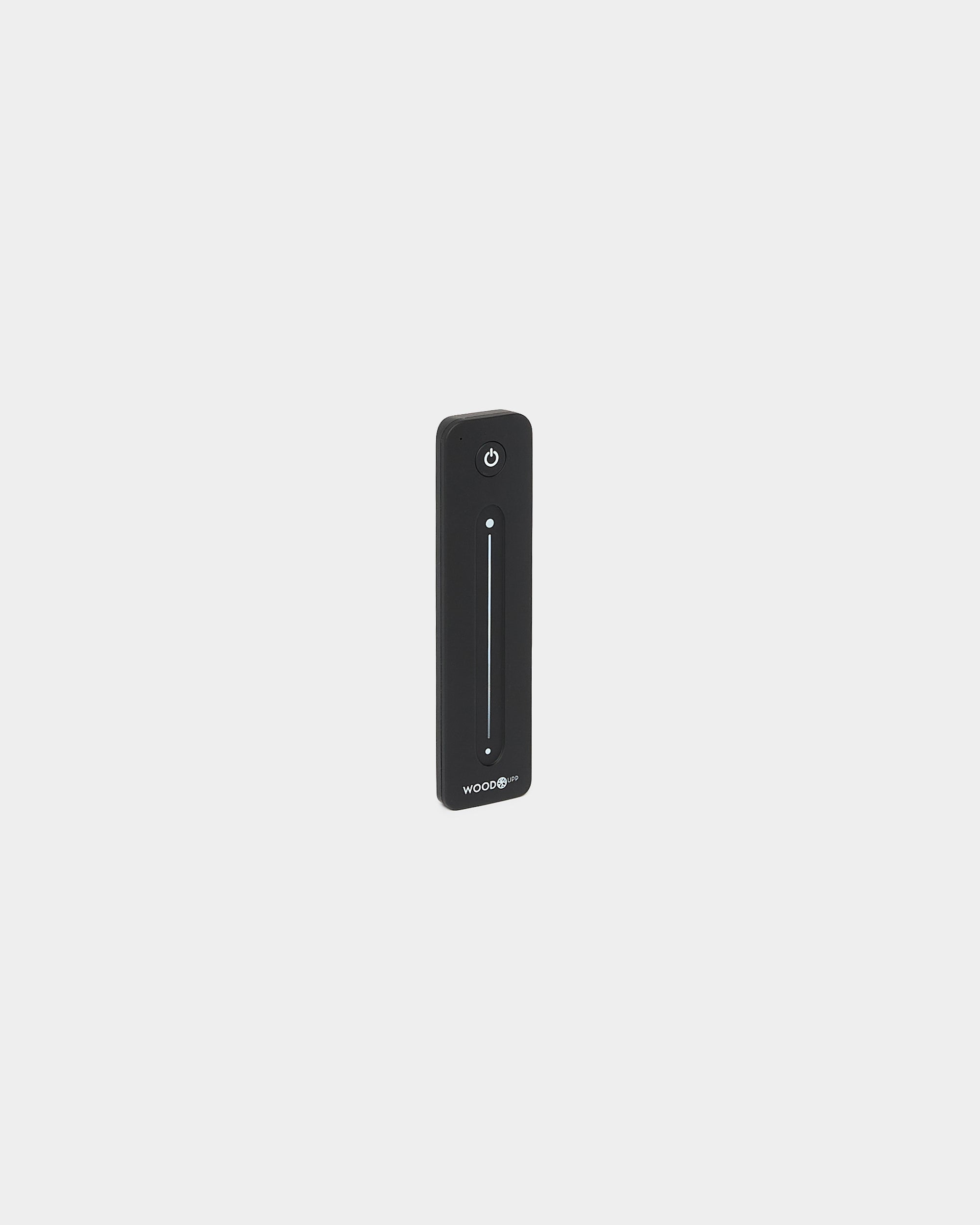 Schlanke black WoodUpp Lumi Fernbedienung für LED-Strips, mit vertical Touch-Slider und Ein-/Aus-Taste, Philips-Hue-kompatibel, vor weißem Hintergrund gezeigt.