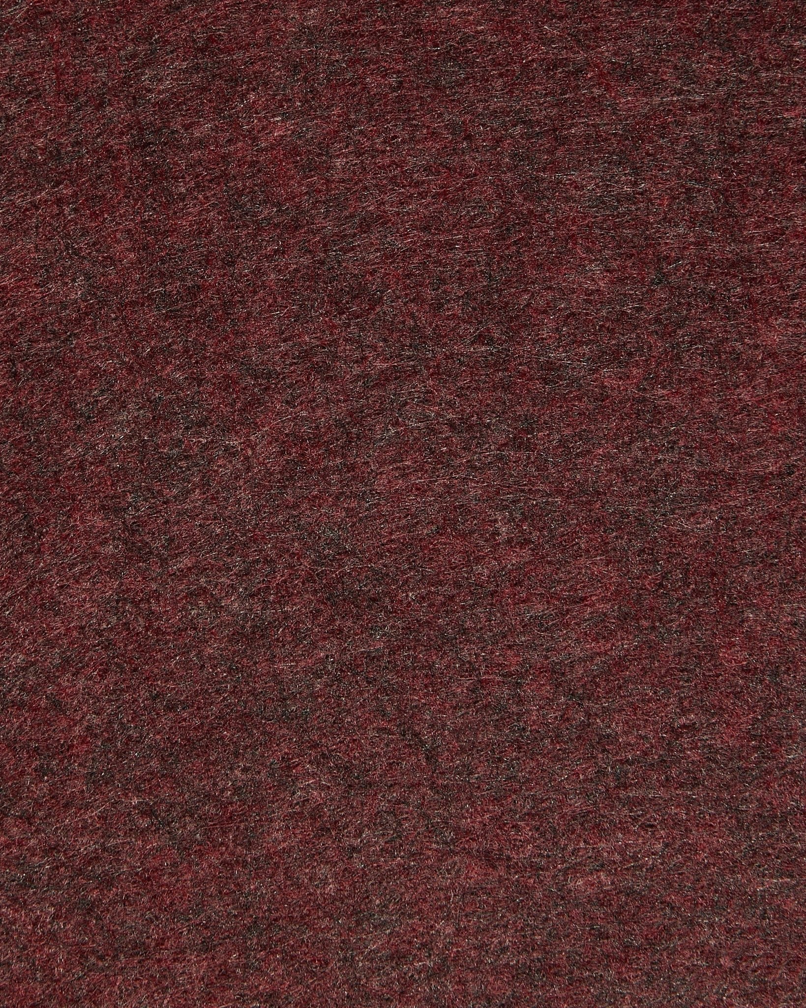 Nahaufnahme von WoodUpp Vigg | Felt Box / BM2 in ox red, die strukturierten Akustikfilz mit feiner Schattierung und sichtbaren Fasern hervorhebt.