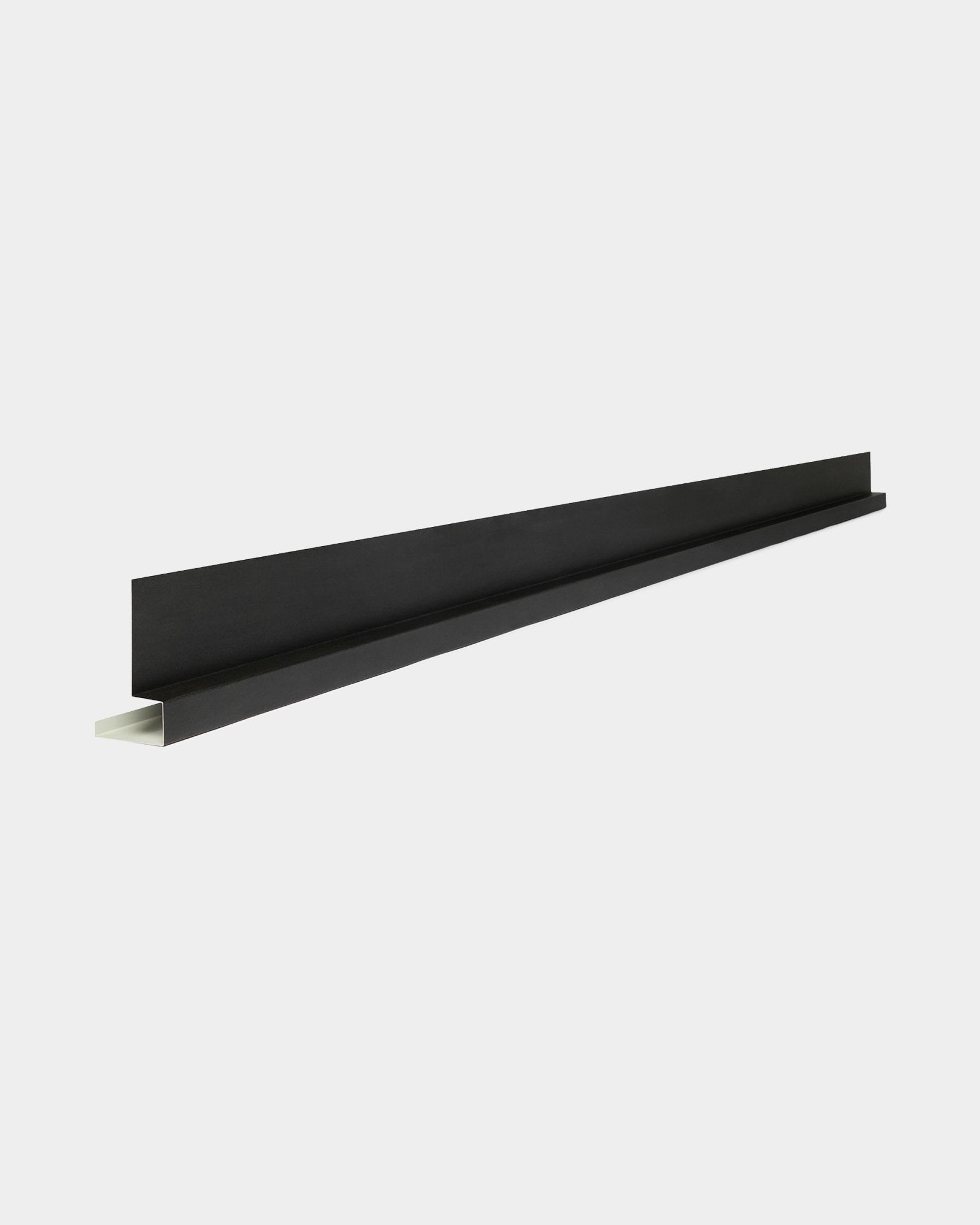 WoodUpp Aluwood End Corner, 240 cm: black L-förmiges mattes Aluminiumprofil zum Verbinden oder Abschließen von Aluwood-Fassadenpaneelen oder Akustikpaneelen auf jeder Oberfläche.