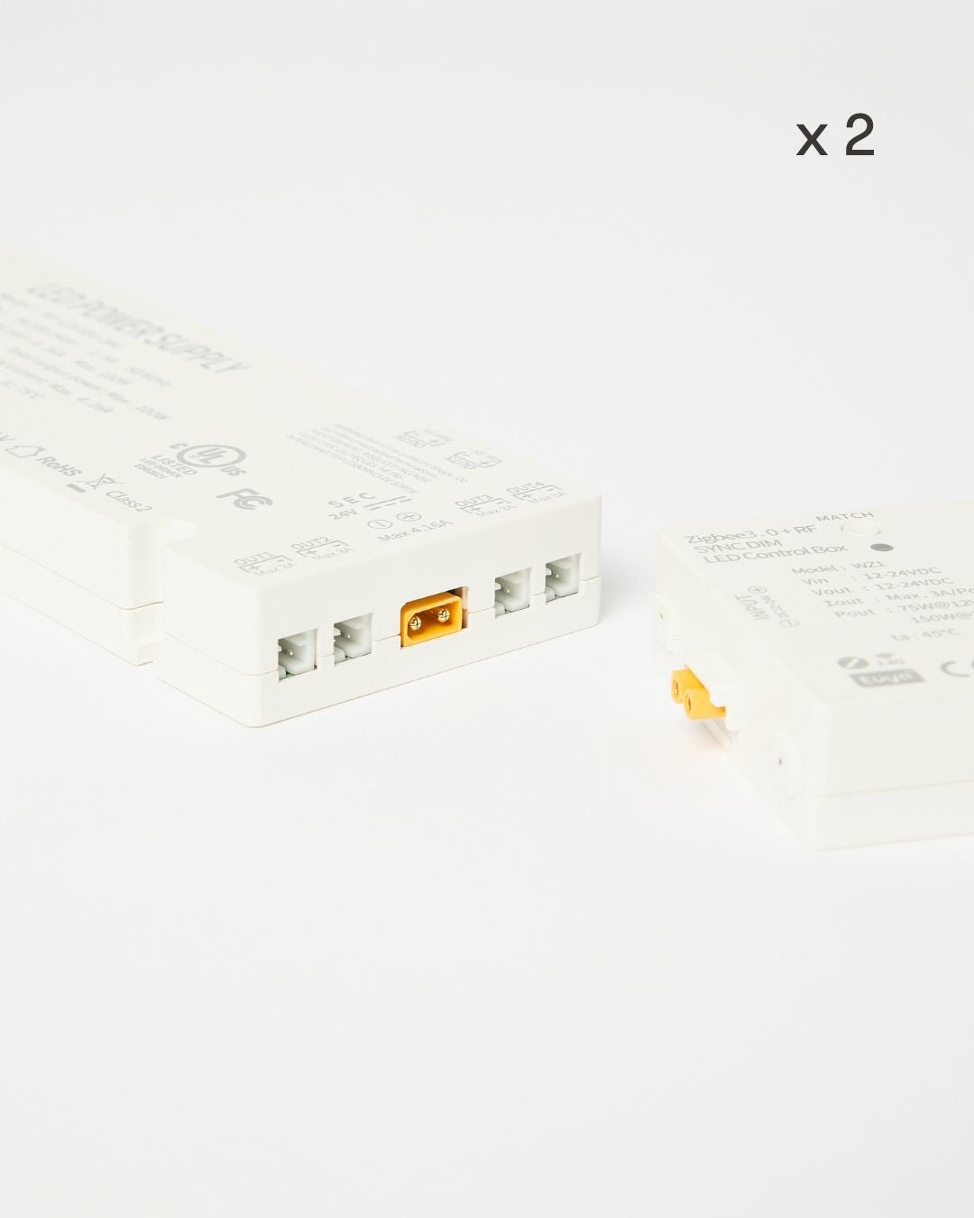 Zwei black rechteckige Lumi LED-Lichtleisten von WoodUpp, jeweils 240 cm lang, sechsteilig pro Packung, zwei Packungen oben rechts abgebildet.